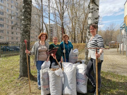 27 апреля дружный коллектив детского сада &quot;Теремок&quot; присоединился к Всероссийскому субботнику и завершил уборку территории детского сада и прилегающей к нему территории.